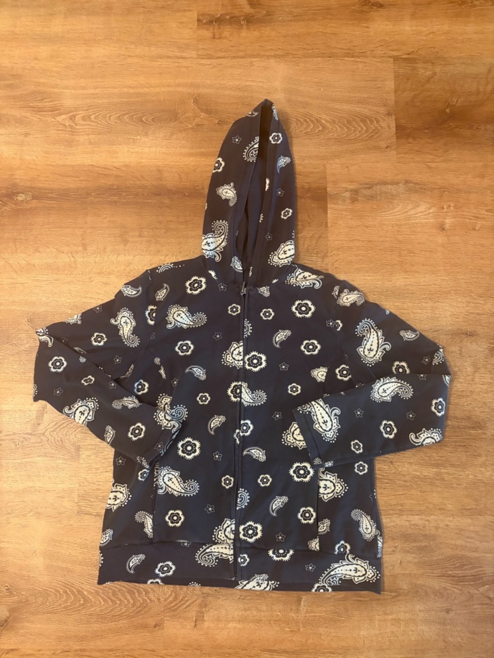 Women’s Black Ivory Paisley Hoodie Sweatshirt Size Medium Long Sleeve Pockets